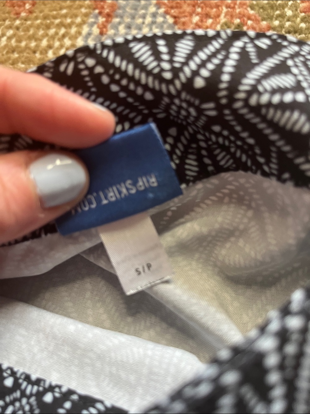 Rip Skirt Hawaii Black and White Pattern Size Small - Picture 7 of 8